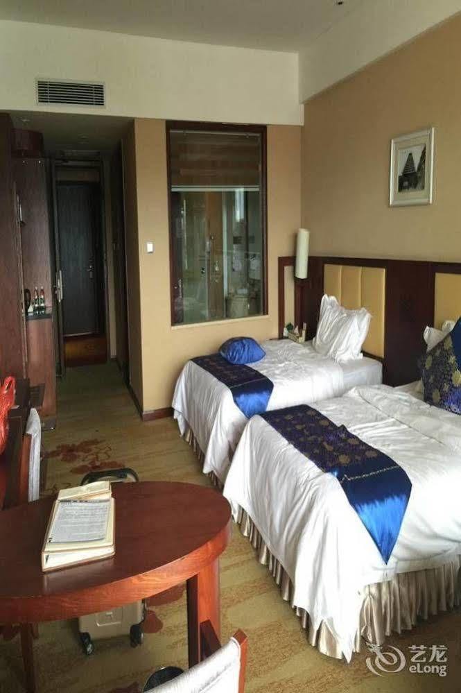 Liuzhou Sanjiangxian Dongxiangguo Hotel Extérieur photo